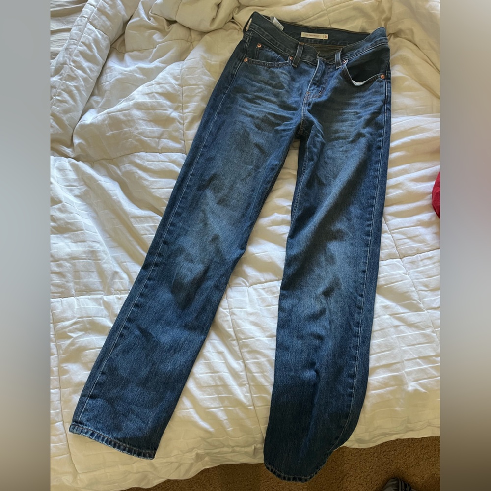Levi low pro straight size 24- excellent condition